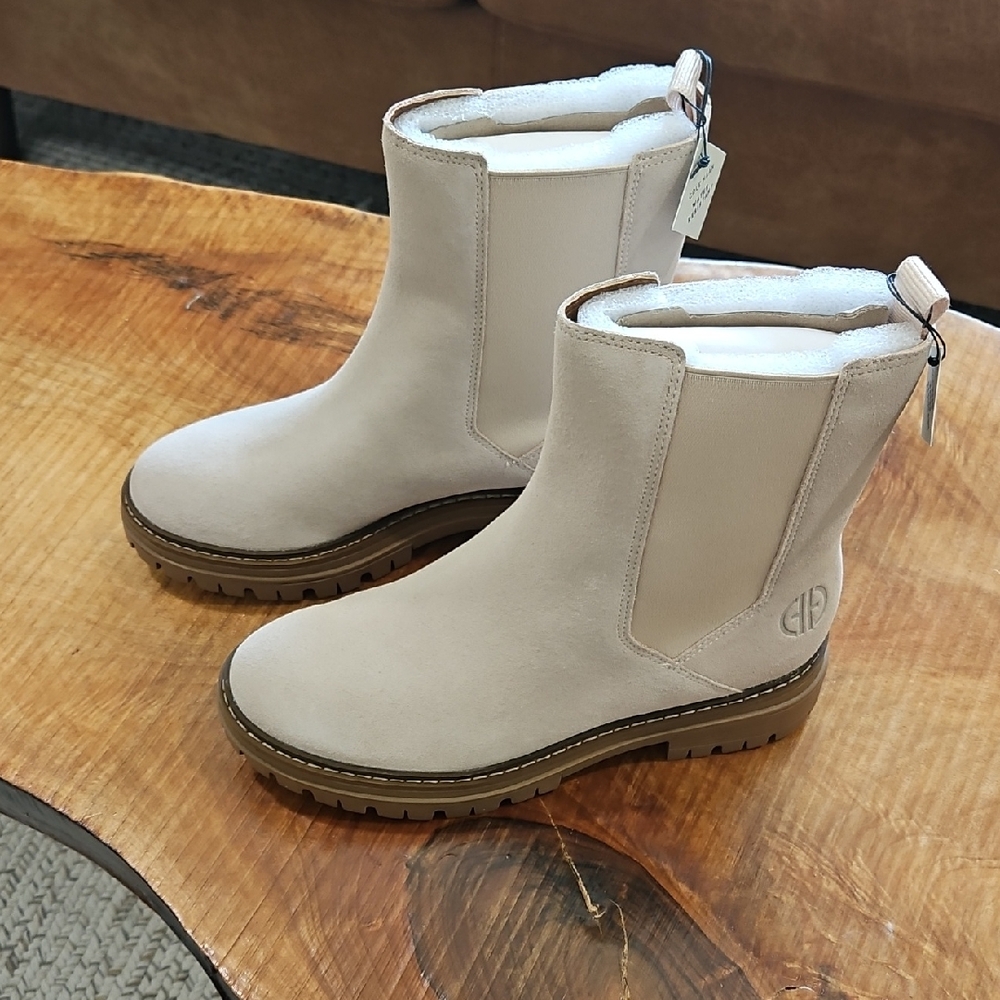 Cole Hahn- Women's Tahoe Featherfeel Chelsea Boots, Sesame Sz 8 NWT